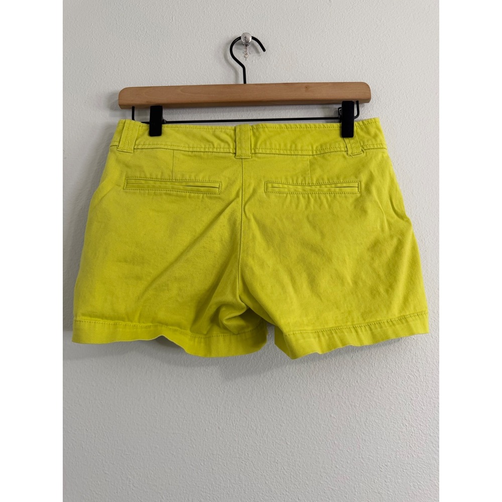 New York & Co - Mid Rise Neon Green Chino Style Shorts Women's Size 0 - Picture 3 of 9